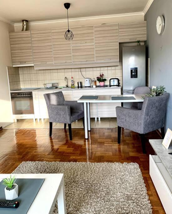 Sunkissed Apartment Белград Экстерьер фото